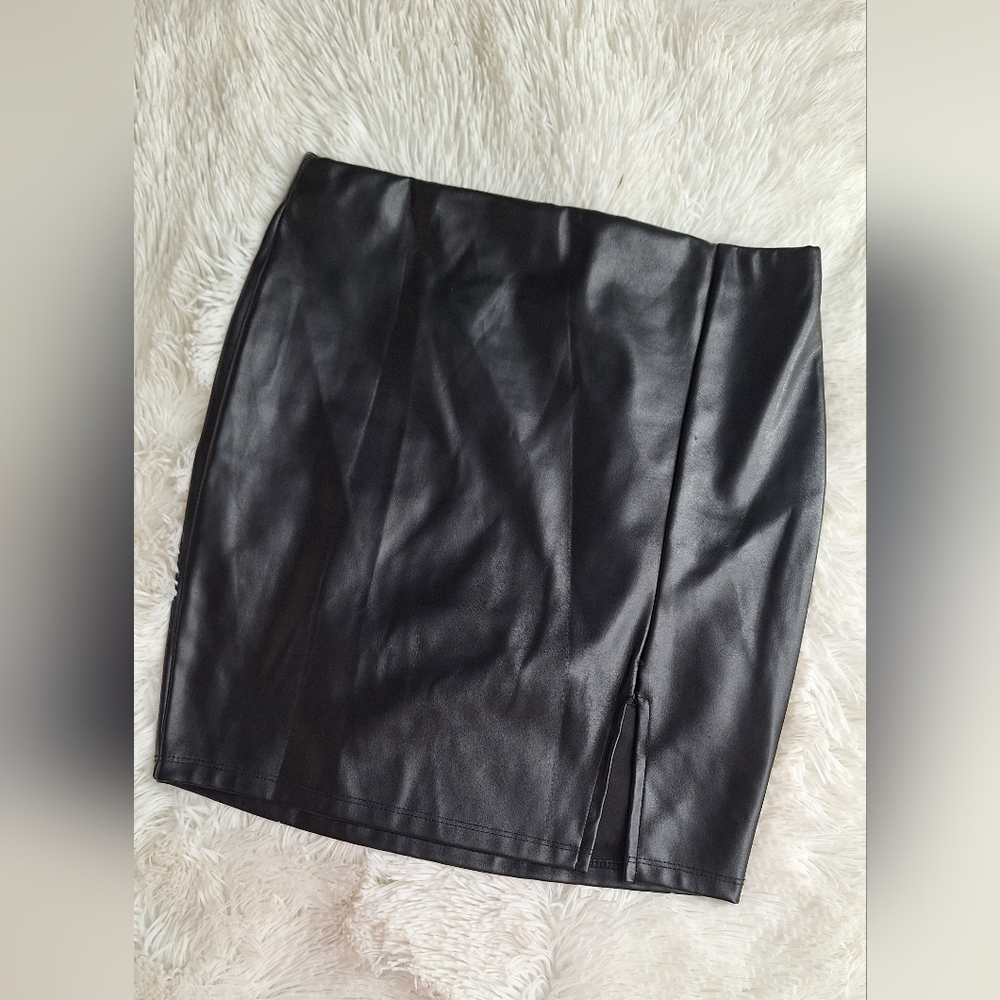 Elegant Black Leather Skirt